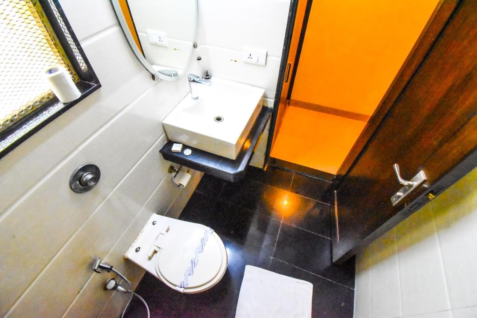 Hotel Kings International Juhu Bombaj Zewnętrze zdjęcie