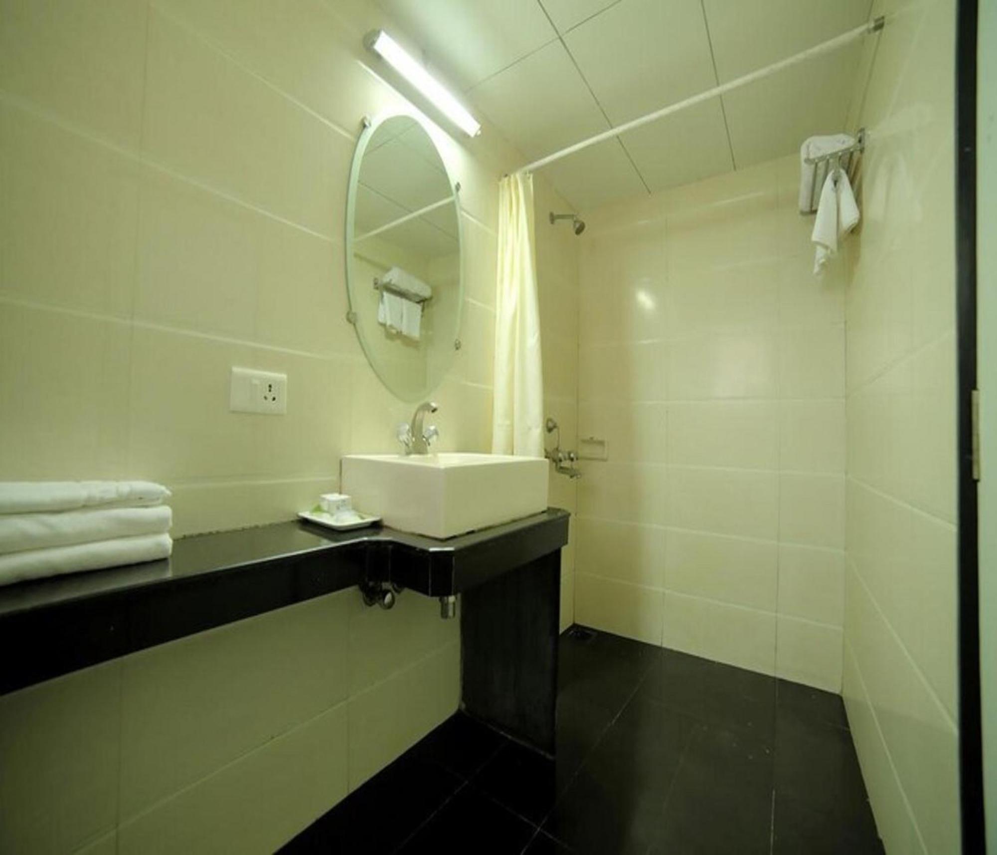 Hotel Kings International Juhu Bombaj Zewnętrze zdjęcie