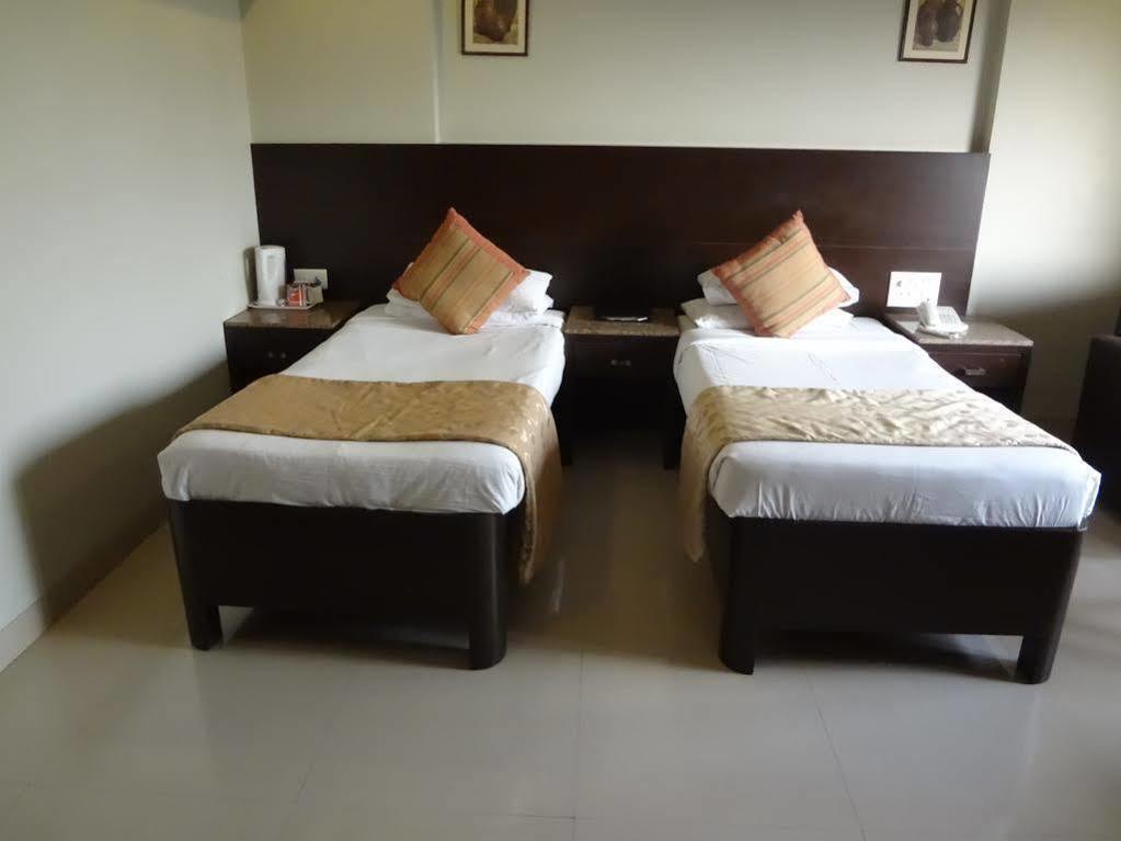 Hotel Kings International Juhu Bombaj Zewnętrze zdjęcie